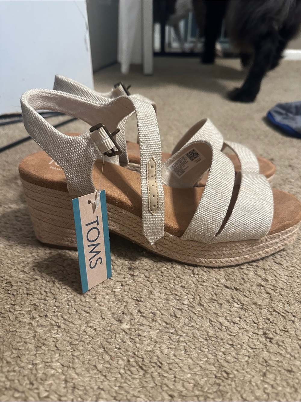 NWT Tom’s Kiki sandals in beige